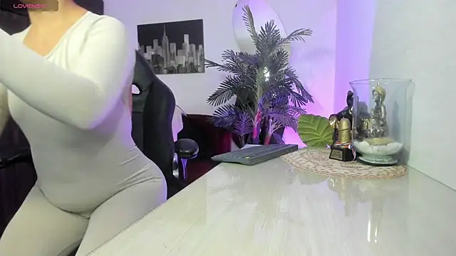 Snapshot of Amaia_Bushida chatting on February 18, 2026, 2:09 am Amaia Bushida online show from February 18, 2026, 2:09 am