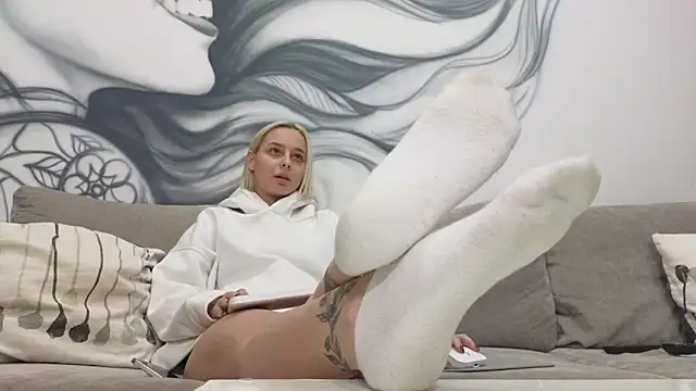 Snapshot of Scout_Avrora chatting on November 15, 2025, 3:27 pm Scout Avrora online show from November 15, 2025, 3:27 pm