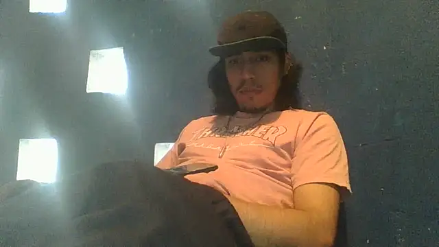 Snapshot of AlexAlejandro13 chatting on December 21, 2025, 10:54 pm AlexAlejandro13 online show from December 21, 2025, 10:54 pm