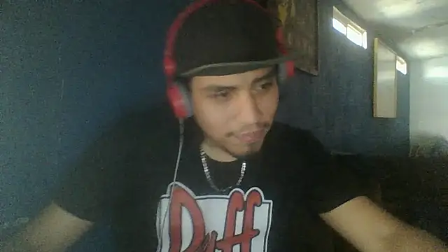 Snapshot of AlexAlejandro13 chatting on October 21, 2025, 7:02 pm AlexAlejandro13 online show from October 21, 2025, 7:02 pm