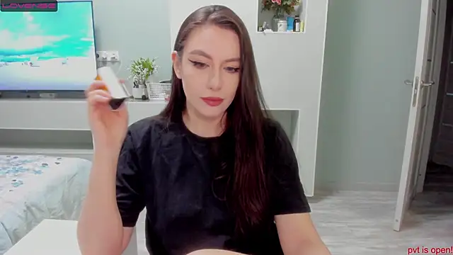 JuliaDiksonX online show from December 8, 2024, 2:19 pm