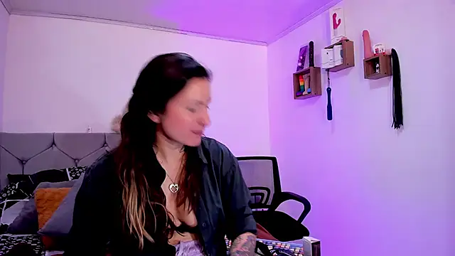 Snapshot of vanessabrown_ chatting on October 3, 2025, 1:56 pm vanessabrown online show from October 3, 2025, 1:56 pm