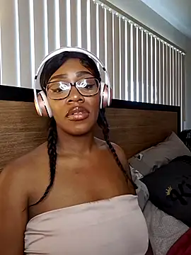 lollycoco online show from December 3, 2025, 8:30 pm