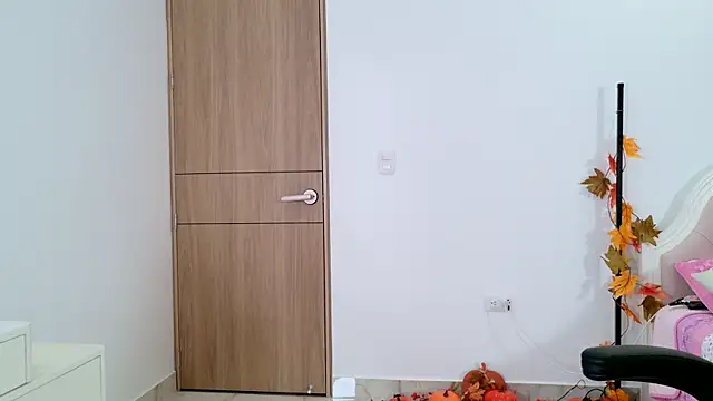 Snapshot of Sensualtease chatting on October 23, 2025, 8:51 pm Sensualtease online show from October 23, 2025, 8:51 pm