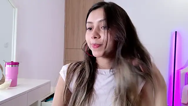 Snapshot of Sensualtease chatting on November 8, 2025, 12:03 am Sensualtease online show from November 8, 2025, 12:03 am