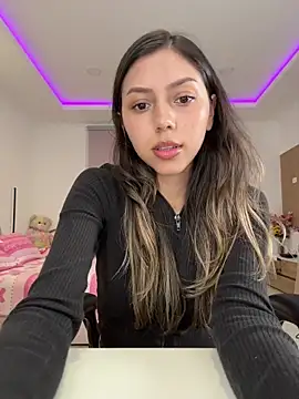 Snapshot of Sensualtease chatting on December 4, 2025, 9:03 pm Sensualtease online show from December 4, 2025, 9:03 pm