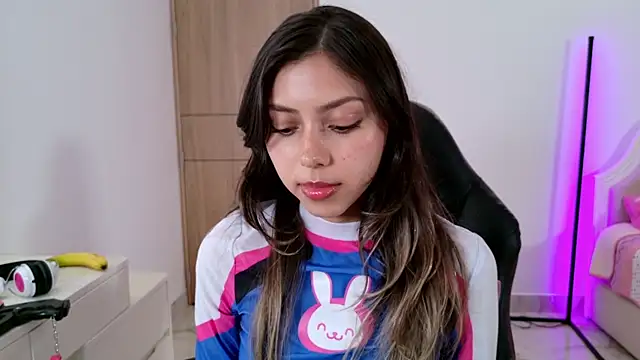 Snapshot of Sensualtease chatting on November 29, 2025, 12:00 am Sensualtease online show from November 29, 2025, 12:00 am