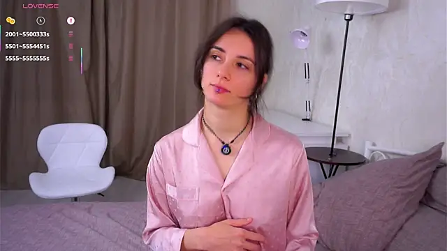 Snapshot of Holla_Molly chatting on December 2, 2025, 5:20 am Holla Molly online show from December 2, 2025, 5:20 am