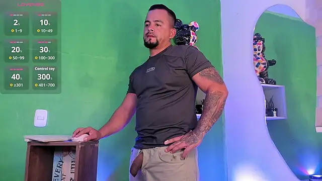 Snapshot of Ricardo_1998 chatting on December 14, 2025, 2:07 am Ricardo 1998 online show from December 14, 2025, 2:07 am