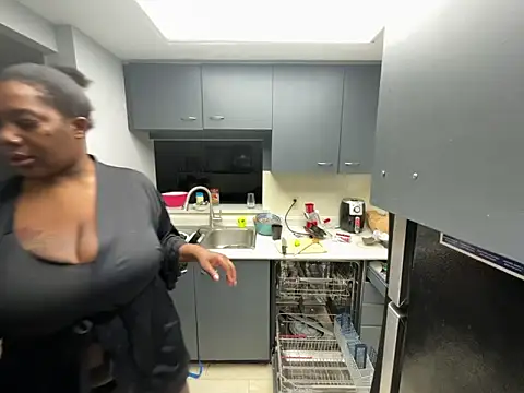 Cherishcherrysha online show from February 24, 2026, 11:22 am