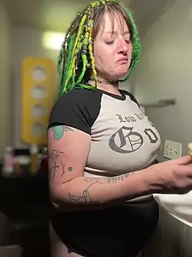 Snapshot of 1-800-FUCKYOU chatting on October 30, 2025, 6:01 am 1-800-FUCKYOU online show from October 30, 2025, 6:01 am