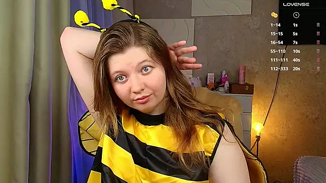 Vivian cutie online show from October 31, 2025, 3:41 pm