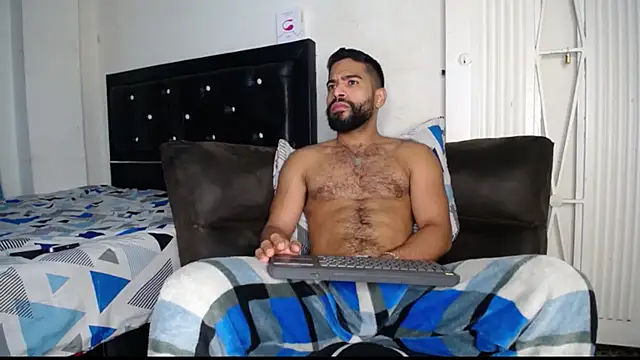 Snapshot of sweatyhairypig23 chatting on March 13, 2025, 1:43 am sweatyhairypig23 online show from March 13, 2025, 1:43 am