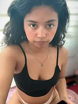 Peach Girll online show from May 26, 2026, 6:39 pm
