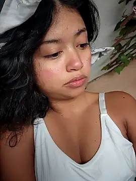 Peach Girll online show from November 19, 2025, 3:23 pm