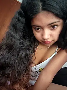 Peach Girll online show from January 14, 2026, 1:37 pm