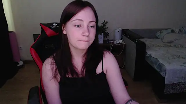 Snapshot of Laralianna chatting on June 17, 2026, 7:41 am Laralianna online show from June 17, 2026, 7:41 am