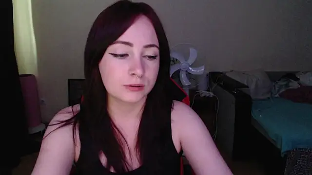 Snapshot of Laralianna chatting on July 6, 2026, 1:51 pm Laralianna online show from July 6, 2026, 1:51 pm