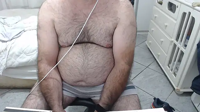 Snapshot of MysterBearMG chatting on November 13, 2025, 11:52 pm MysterBearMG online show from November 13, 2025, 11:52 pm