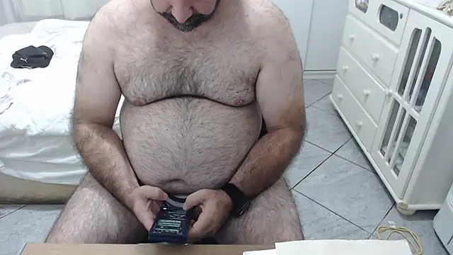 Snapshot of MysterBearMG chatting on November 11, 2025, 11:42 pm MysterBearMG online show from November 11, 2025, 11:42 pm