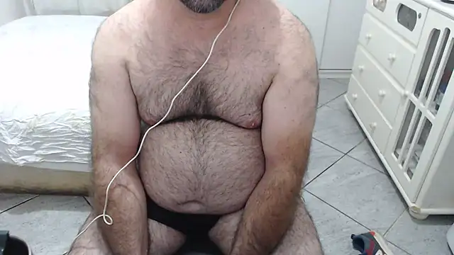 Snapshot of MysterBearMG chatting on November 26, 2025, 12:32 am MysterBearMG online show from November 26, 2025, 12:32 am