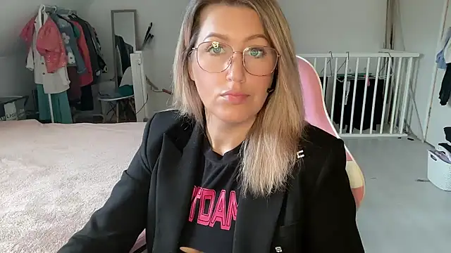 TessToy online show from November 6, 2025, 8:29 am