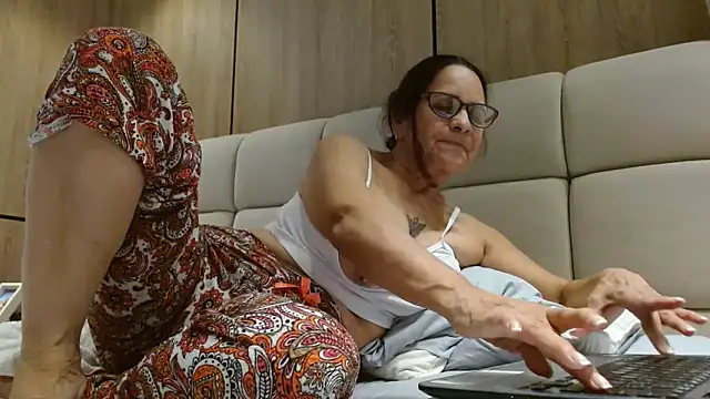 Snapshot of martha_mature chatting on February 19, 2025, 12:03 am martha mature online show from February 19, 2025, 12:03 am