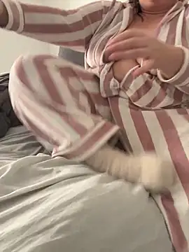 sweeti Em online show from February 1, 2026, 9:51 am