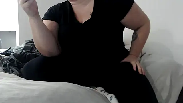 Snapshot of sweeti_Em chatting on November 17, 2025, 4:55 pm sweeti Em online show from November 17, 2025, 4:55 pm