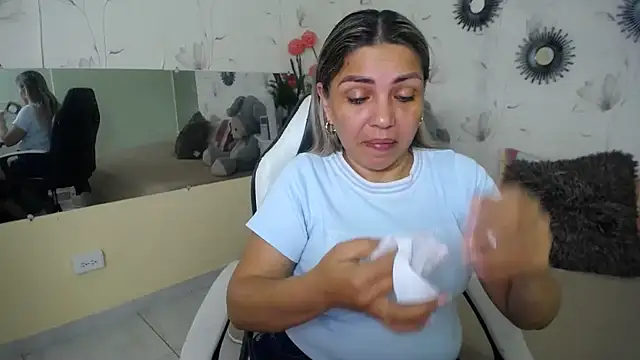 Snapshot of cum_bigass chatting on December 14, 2025, 12:22 pm cum bigass online show from December 14, 2025, 12:22 pm