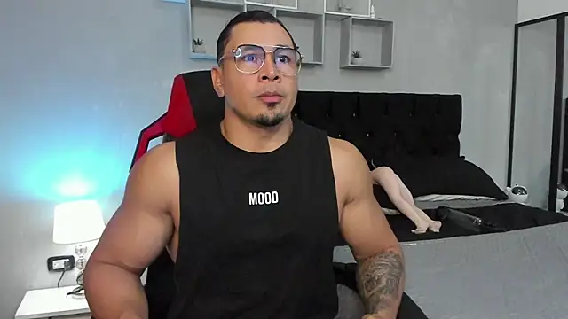 tyler hank01 online show from November 1, 2025, 10:03 pm