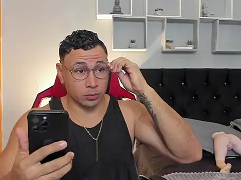 tyler hank01 online show from April 16, 2026, 1:39 am