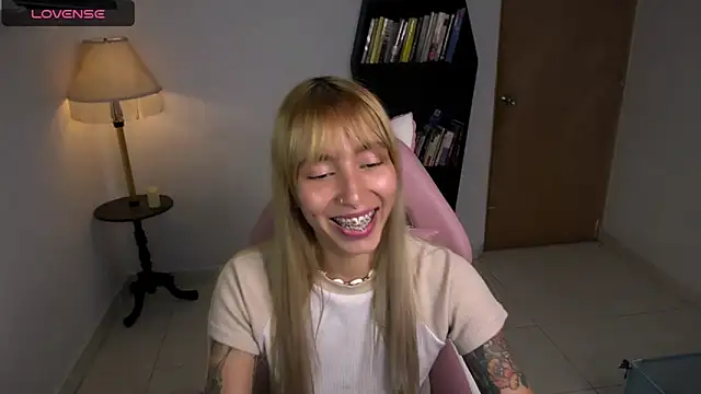 Snapshot of Saucy_Jenn chatting on February 13, 2026, 3:39 am Saucy Jenn online show from February 13, 2026, 3:39 am