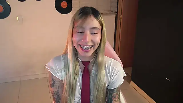 Saucy Jenn online show from May 22, 2026, 4:21 am