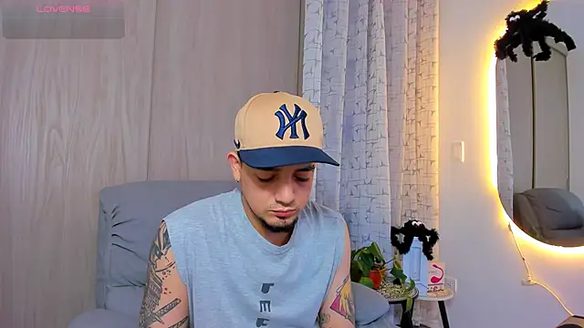 Snapshot of alejandro_calderon1 chatting on October 22, 2025, 3:28 am alejandro calderon1 online show from October 22, 2025, 3:28 am
