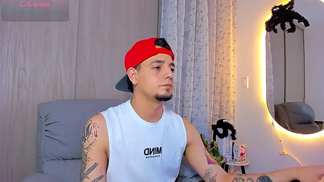 Snapshot of alejandro_calderon1 chatting on October 25, 2025, 4:00 am alejandro calderon1 online show from October 25, 2025, 4:00 am