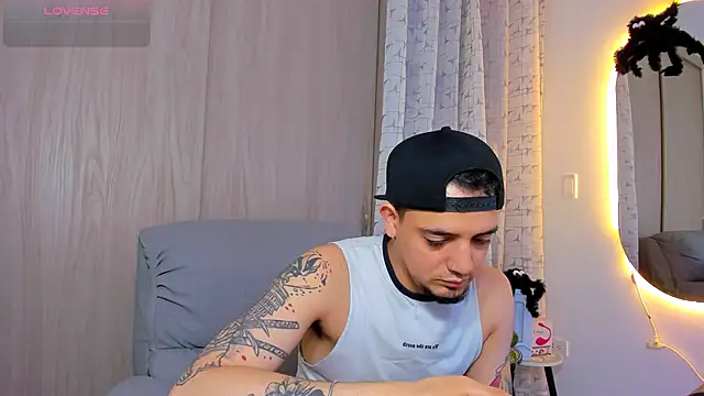 Snapshot of alejandro_calderon1 chatting on October 19, 2025, 5:43 am alejandro calderon1 online show from October 19, 2025, 5:43 am