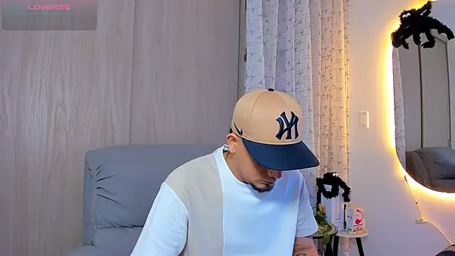 Snapshot of alejandro_calderon1 chatting on October 26, 2025, 4:57 am alejandro calderon1 online show from October 26, 2025, 4:57 am