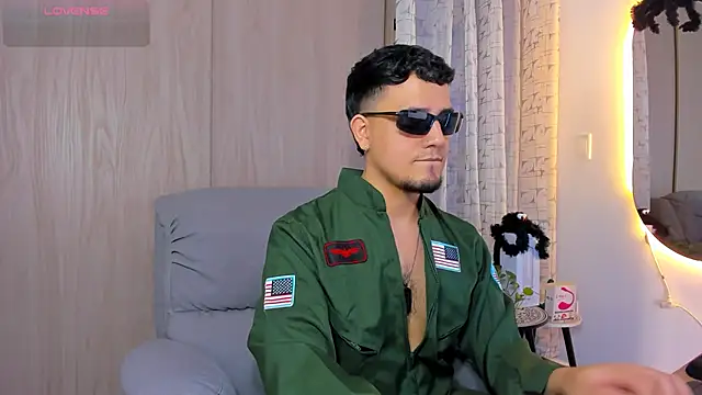 Snapshot of alejandro_calderon1 chatting on October 31, 2025, 9:32 pm alejandro calderon1 online show from October 31, 2025, 9:32 pm