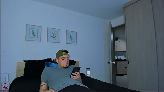 Snapshot of alejandro_calderon1 chatting on December 14, 2025, 1:23 am alejandro calderon1 online show from December 14, 2025, 1:23 am