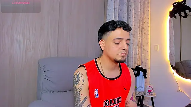 Snapshot of alejandro_calderon1 chatting on October 30, 2025, 2:32 am alejandro calderon1 online show from October 30, 2025, 2:32 am