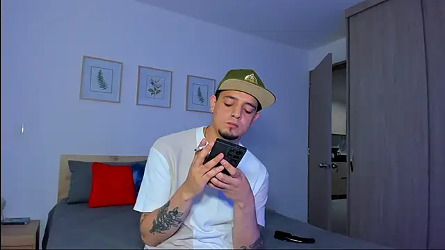 Snapshot of alejandro_calderon1 chatting on November 30, 2025, 5:08 am alejandro calderon1 online show from November 30, 2025, 5:08 am