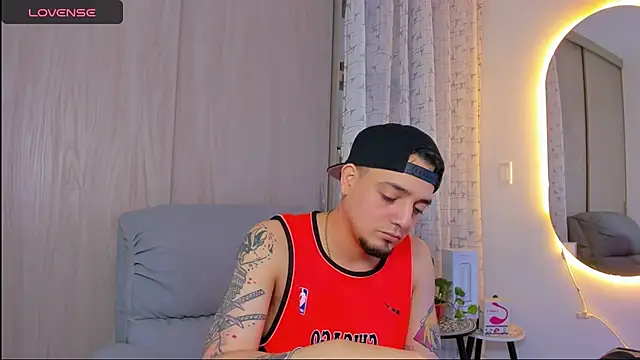 Snapshot of alejandro_calderon1 chatting on November 6, 2025, 3:21 am alejandro calderon1 online show from November 6, 2025, 3:21 am