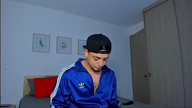 Snapshot of alejandro_calderon1 chatting on December 2, 2025, 5:20 am alejandro calderon1 online show from December 2, 2025, 5:20 am