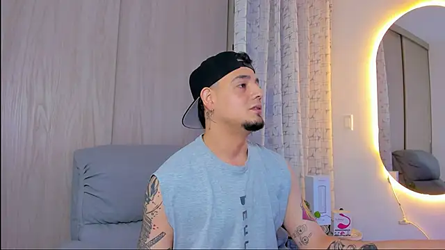 Snapshot of alejandro_calderon1 chatting on November 4, 2025, 3:32 am alejandro calderon1 online show from November 4, 2025, 3:32 am