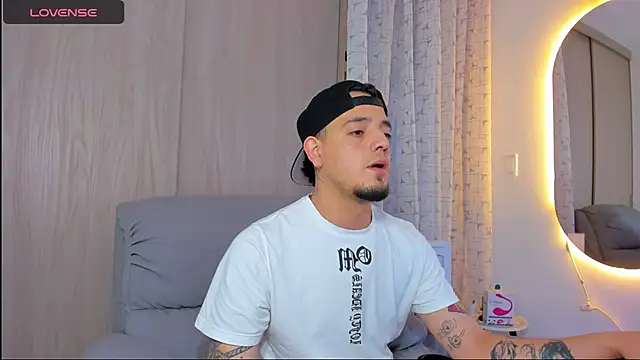 Snapshot of alejandro_calderon1 chatting on November 15, 2025, 7:01 am alejandro calderon1 online show from November 15, 2025, 7:01 am