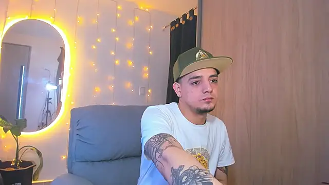 Snapshot of alejandro_calderon1 chatting on December 28, 2024, 5:44 am alejandro calderon1 online show from December 28, 2024, 5:44 am