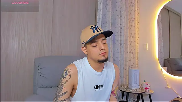 Snapshot of alejandro_calderon1 chatting on November 21, 2025, 5:39 am alejandro calderon1 online show from November 21, 2025, 5:39 am