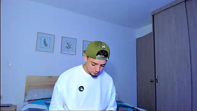 Snapshot of alejandro_calderon1 chatting on November 29, 2025, 8:47 am alejandro calderon1 online show from November 29, 2025, 8:47 am