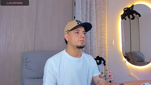 Snapshot of alejandro_calderon1 chatting on November 3, 2025, 5:01 am alejandro calderon1 online show from November 3, 2025, 5:01 am